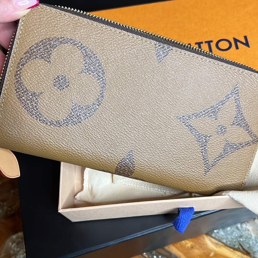 •NIB Louis Vuitton Giant Reverse wallet - Picture 4 of 4